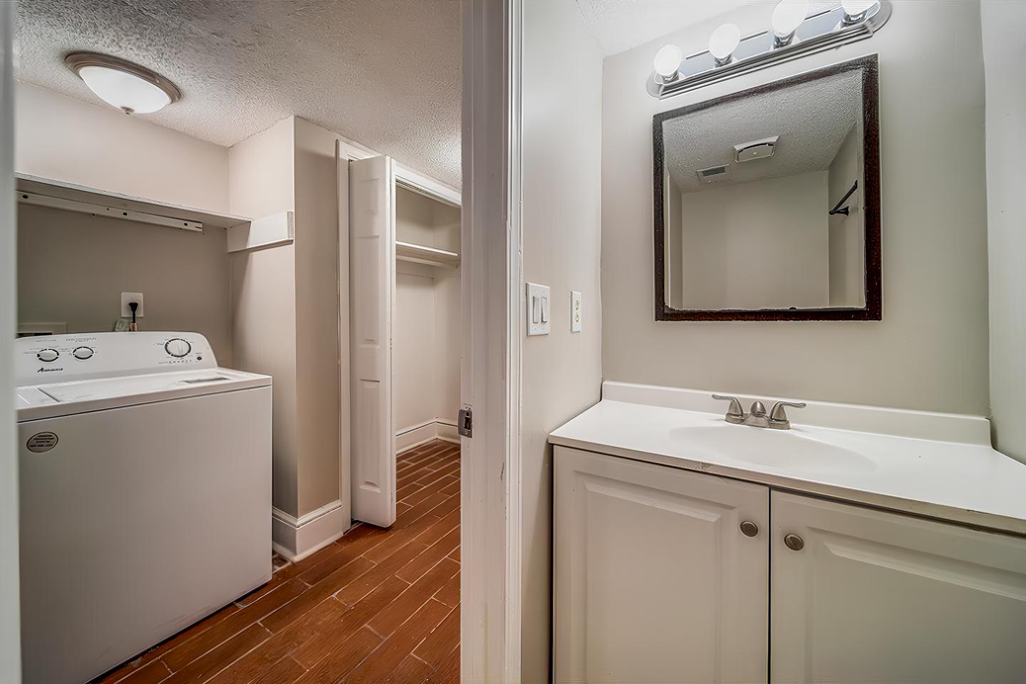 Bathroom(s)