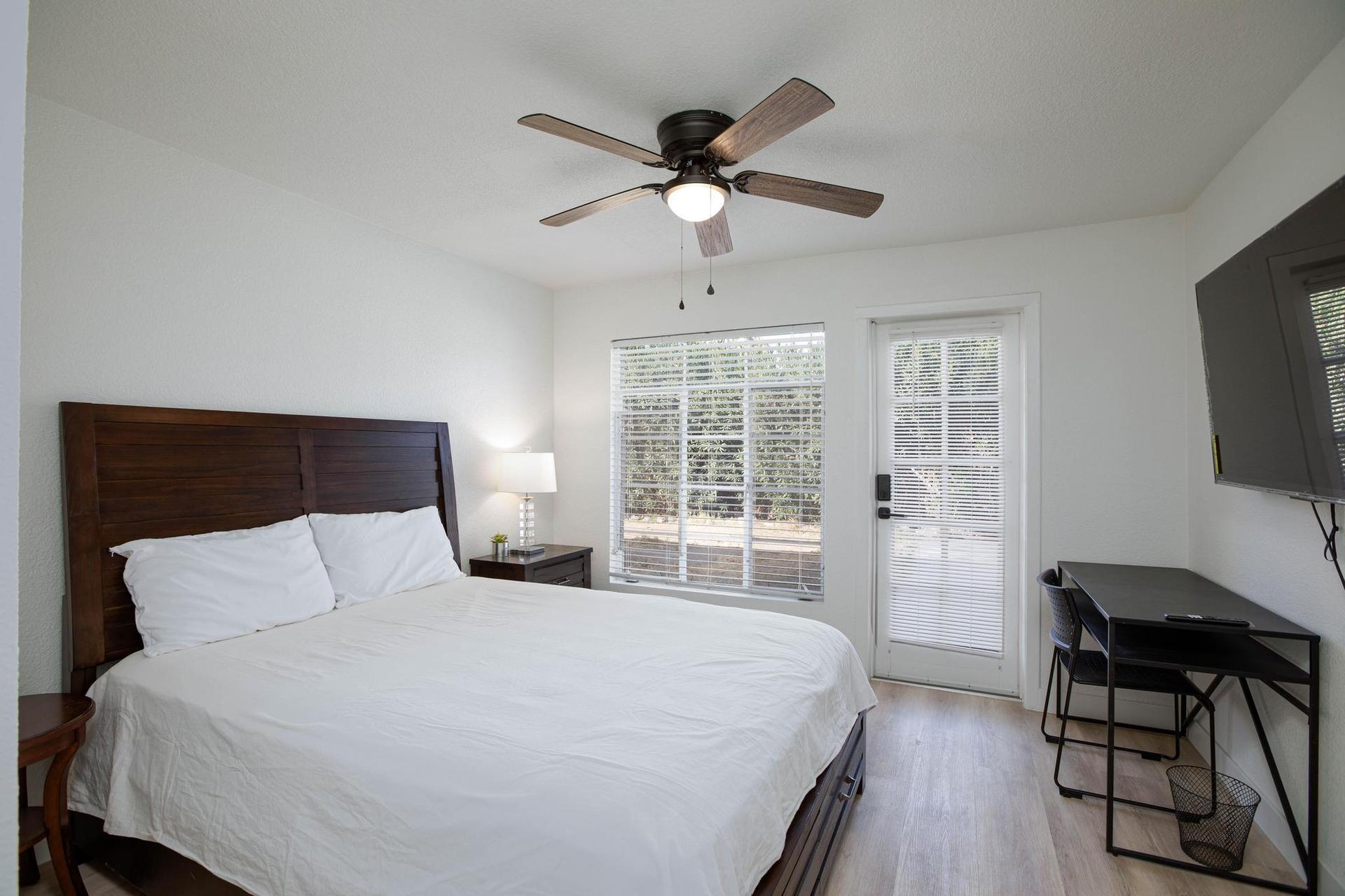 Queen size bed
Own entran