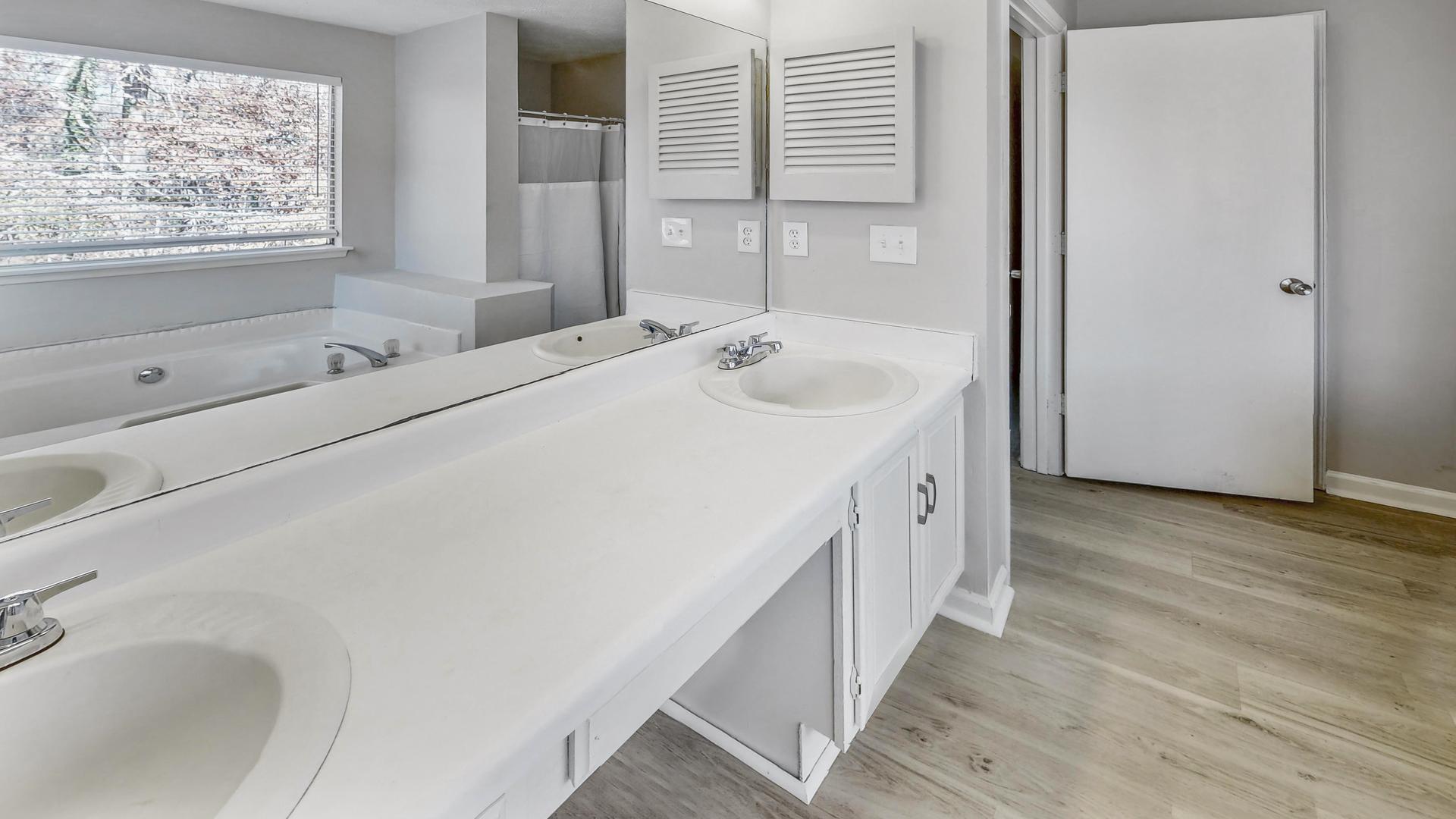 Bathroom(s)