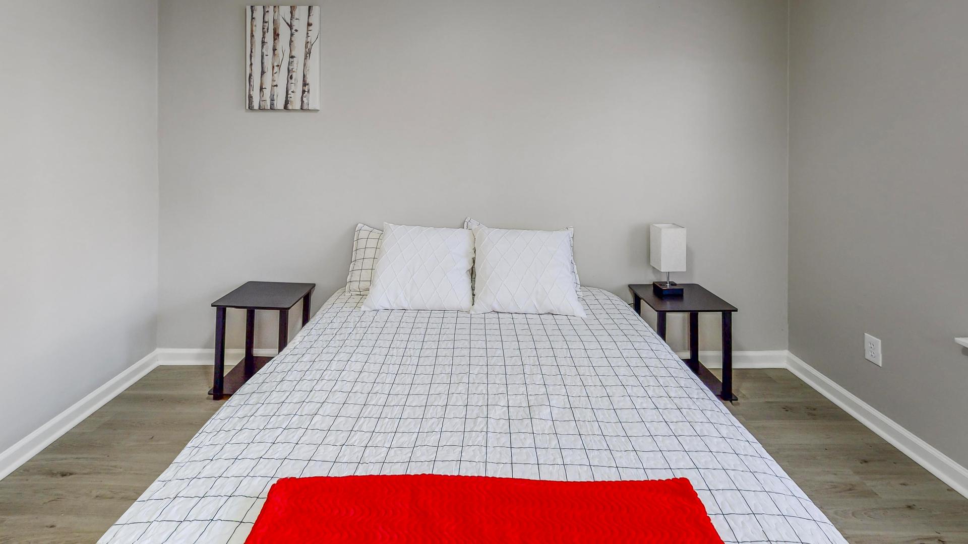 bedroom, detected: bed, carpet