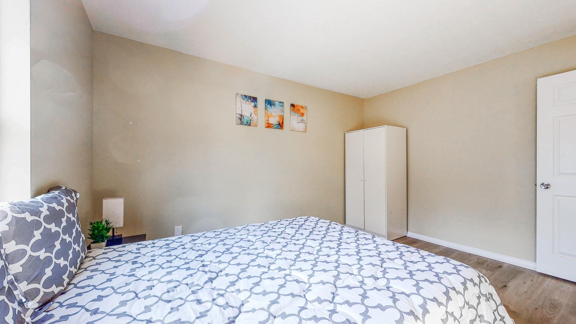 bedroom, detected: bed, window blind