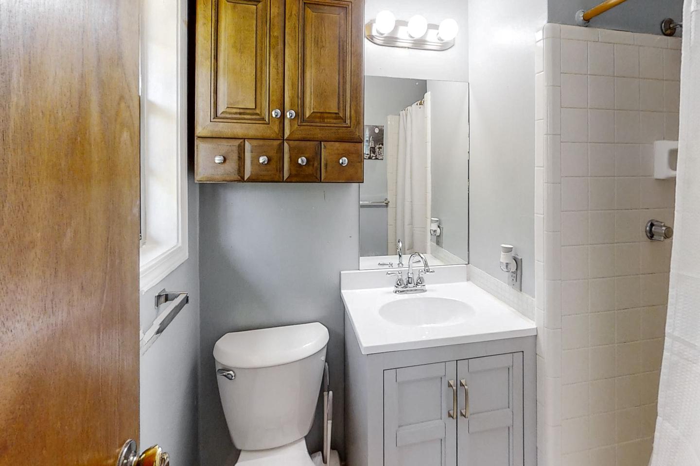 Bathroom(s)