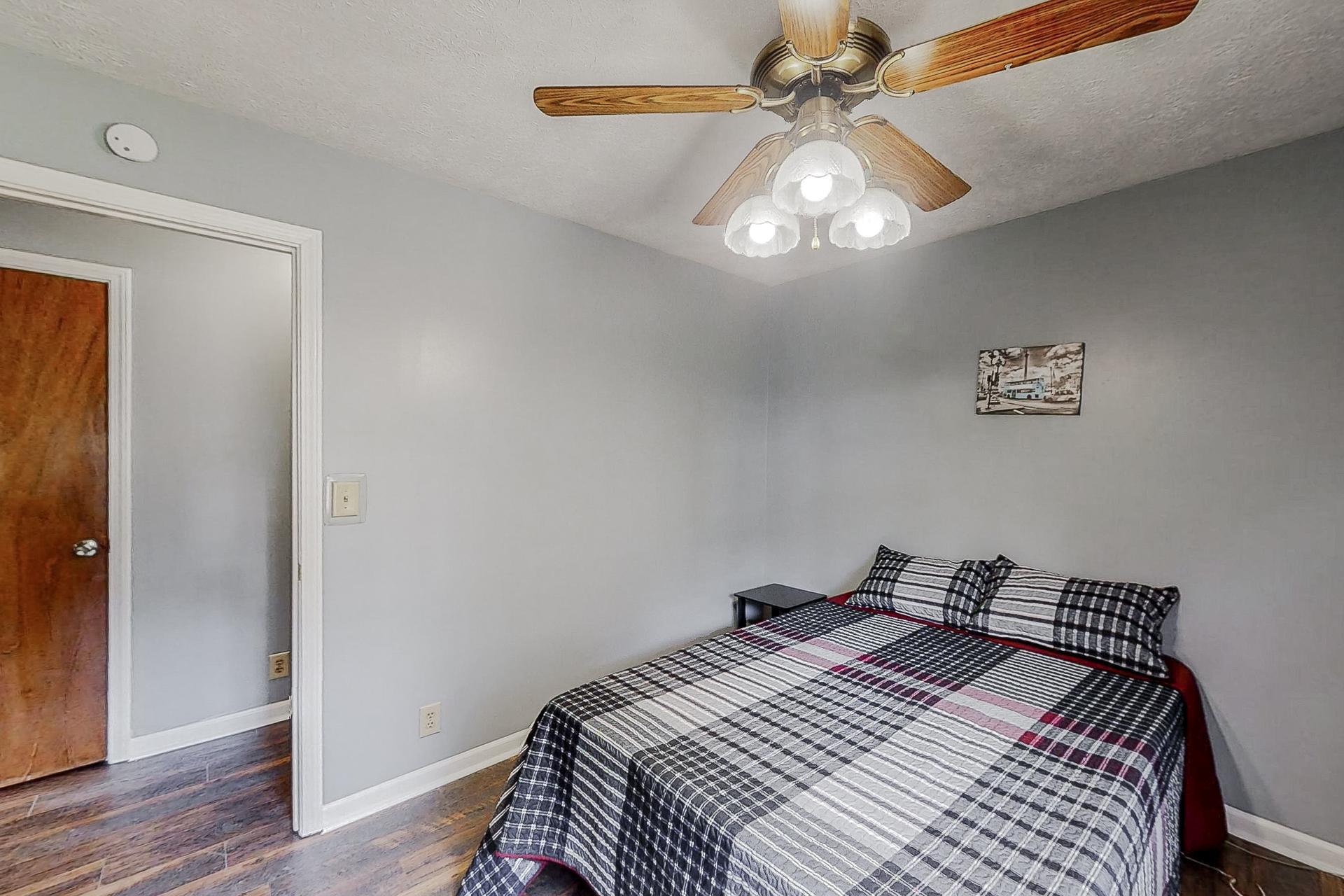 bedroom, detected: ceiling fan, bed, window blind