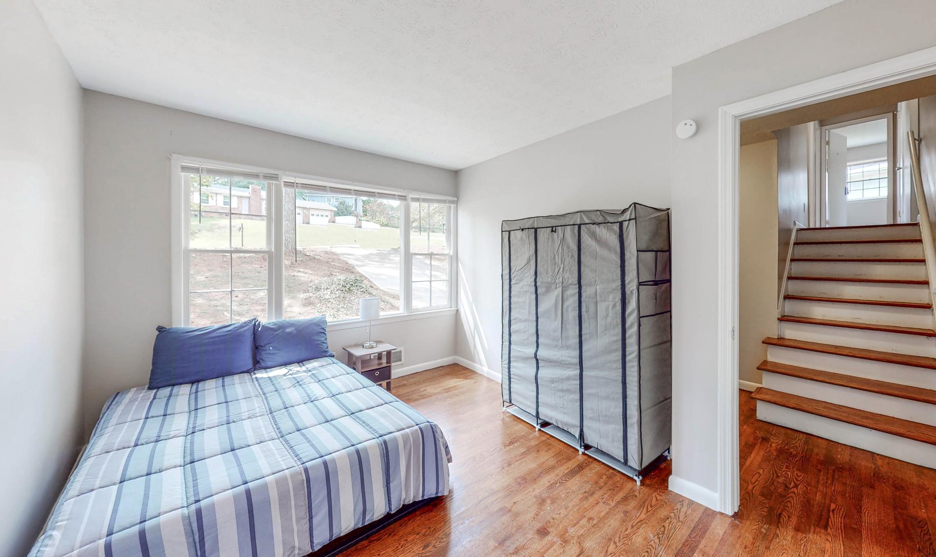 bedroom, detected: bed, window blind