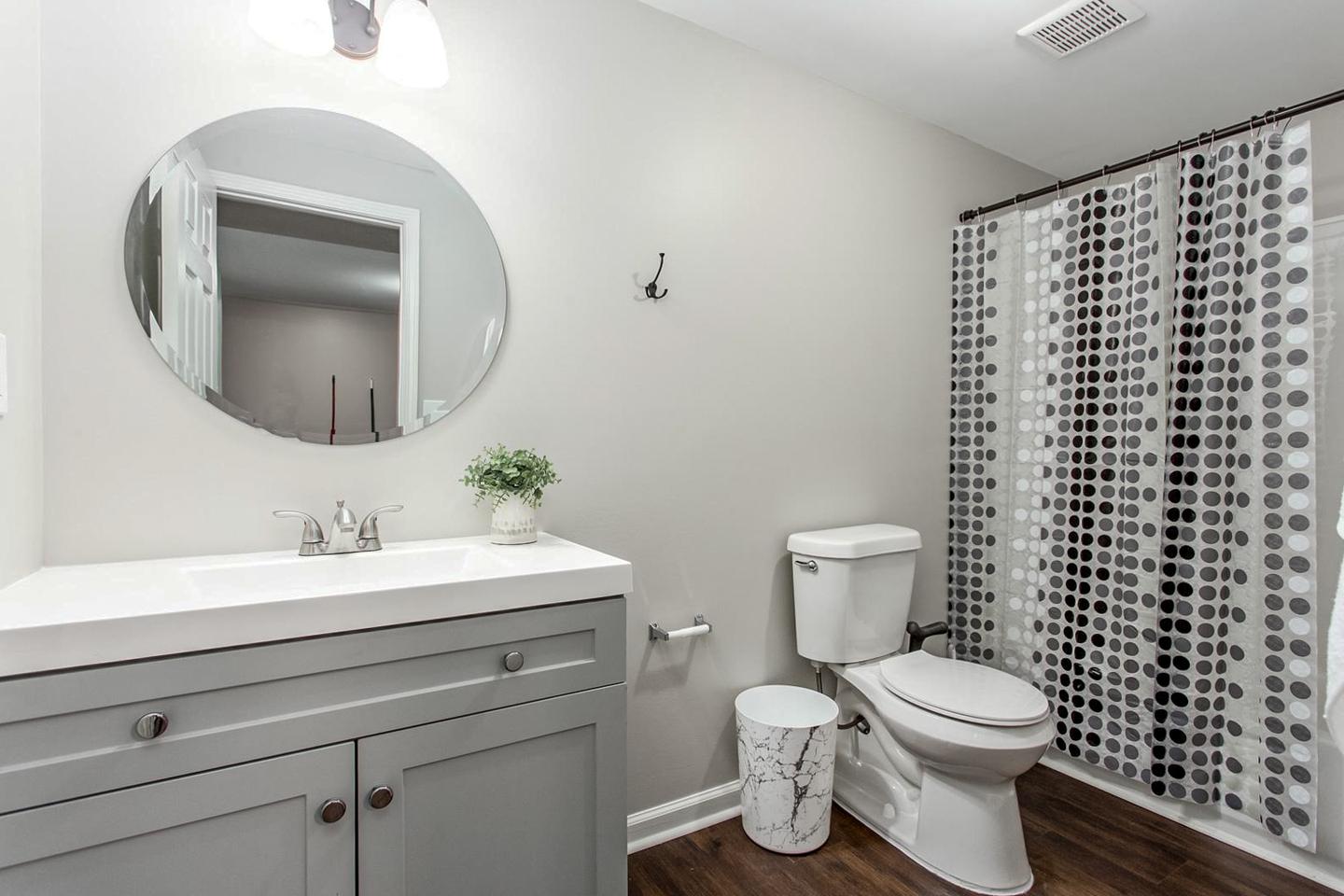 Bathroom(s)