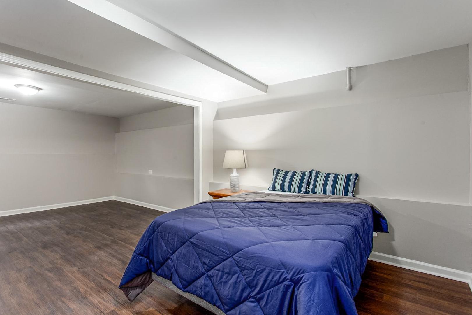 bedroom, detected: bed, window blind