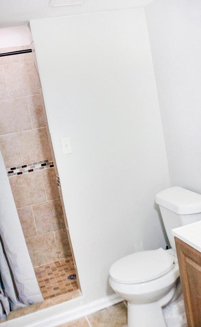 Bathroom(s)