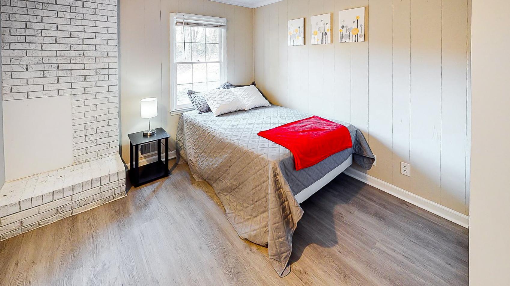 bedroom, detected: bed, window blind