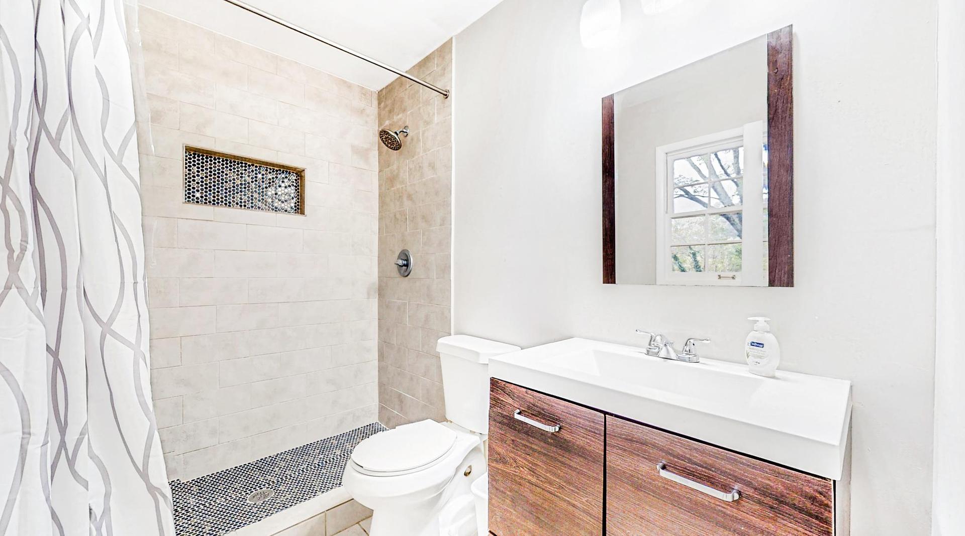 Bathroom(s)