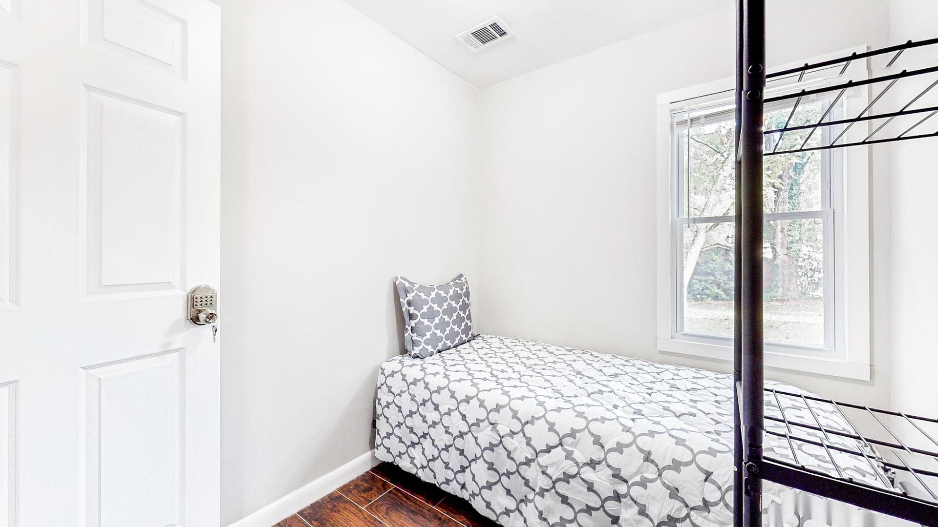 bedroom, detected: bed