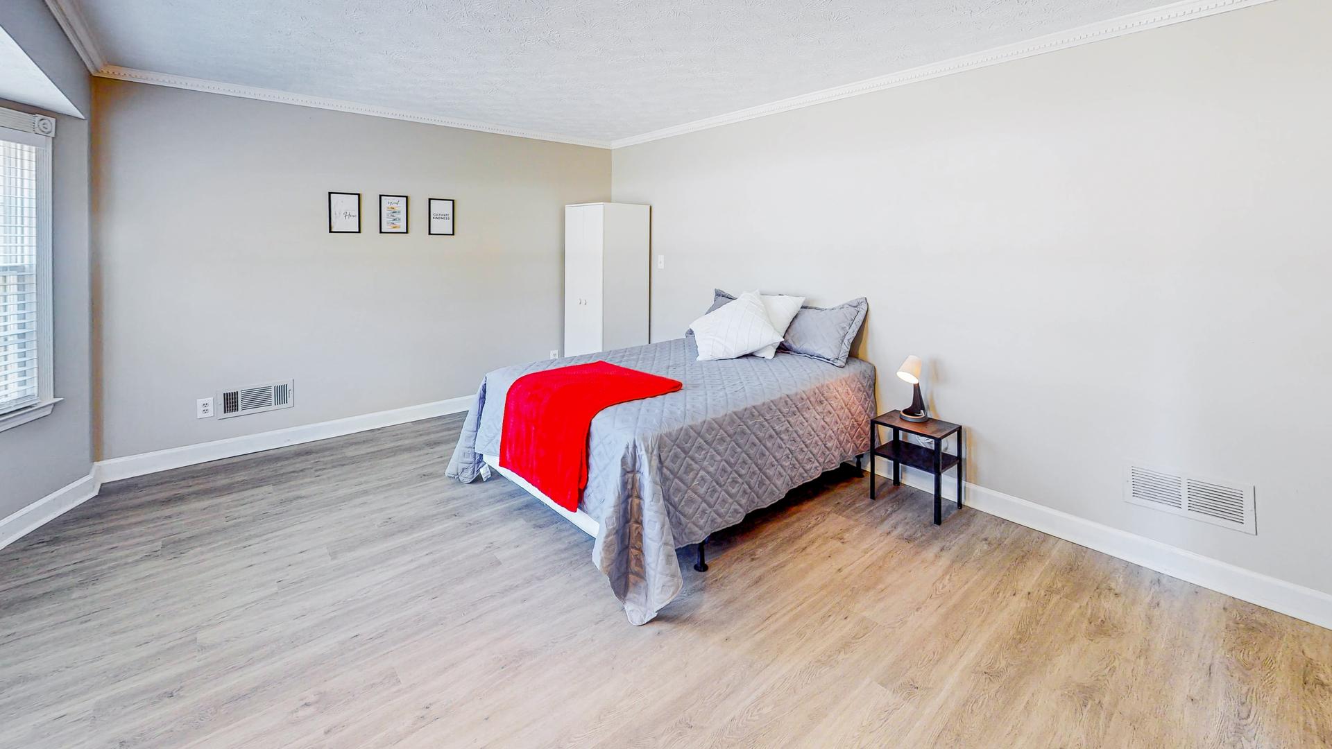 bedroom, detected: bed