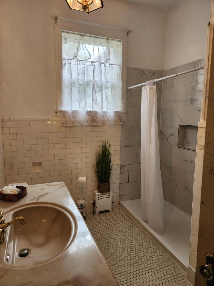 Bathroom(s)