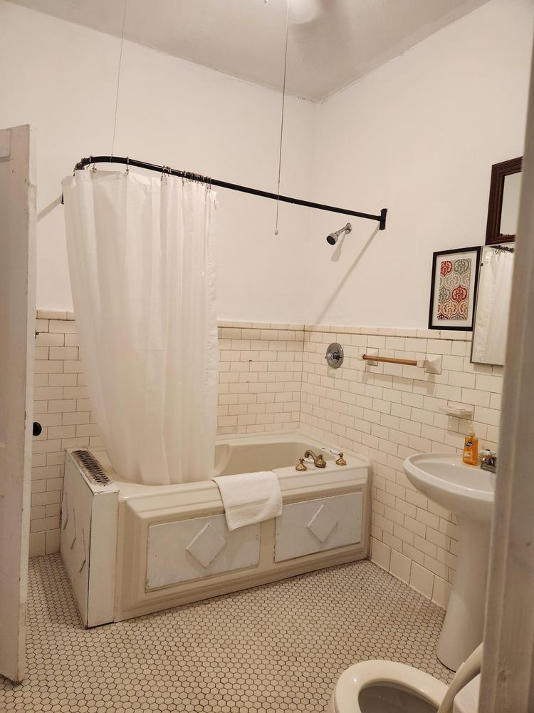 Bathroom(s)