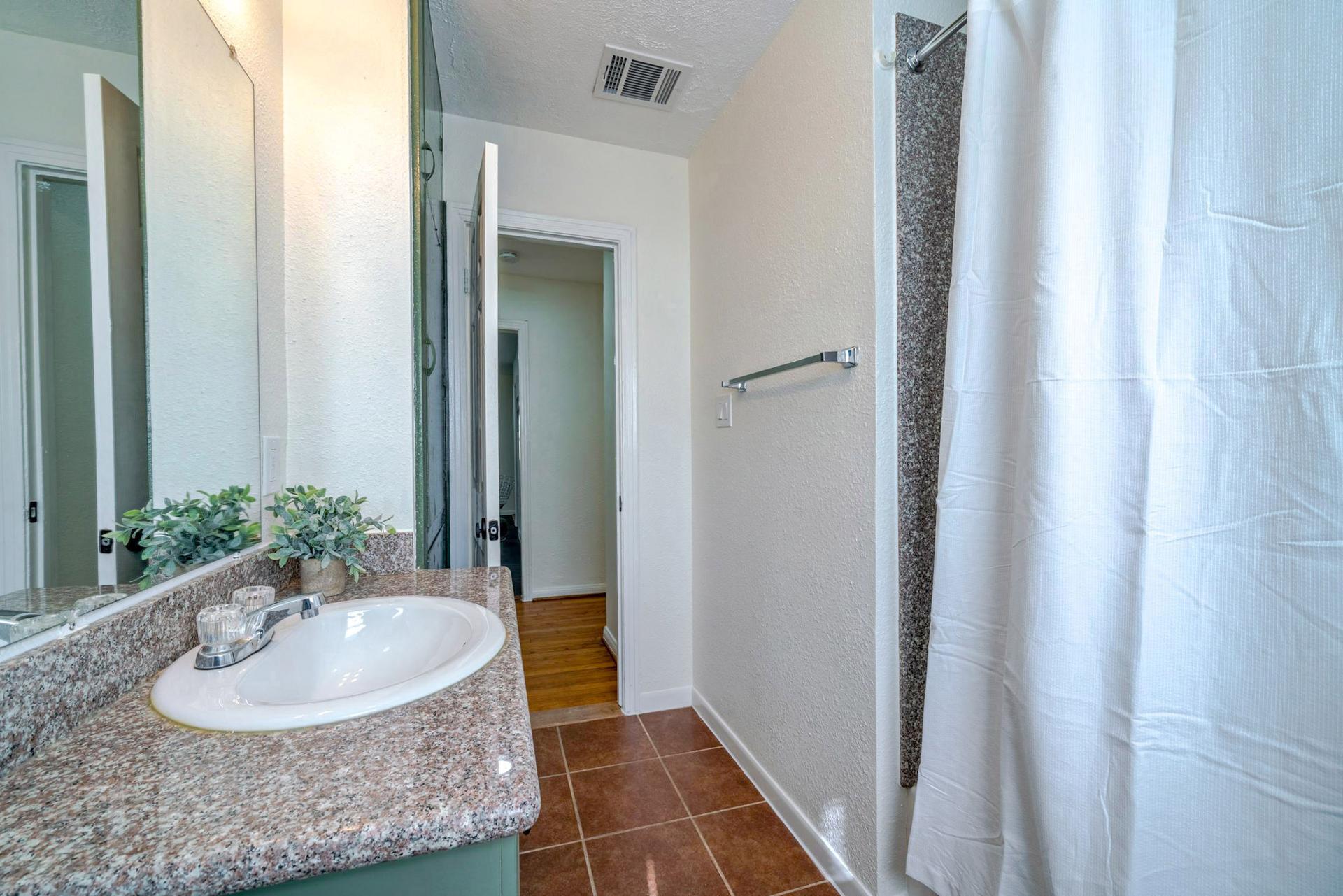 bathroom, detected: bathtub