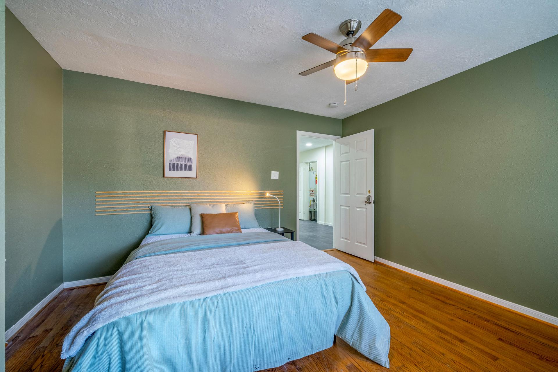 bedroom, detected: ceiling fan, bed