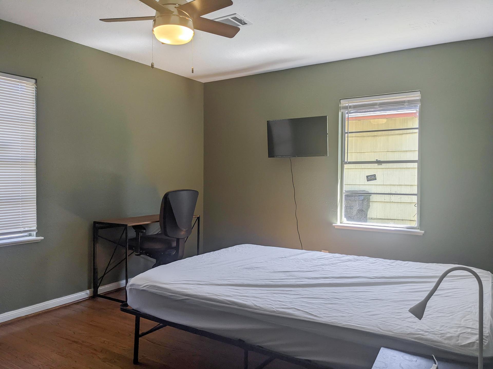 bedroom, detected: window blind, ceiling fan, bed