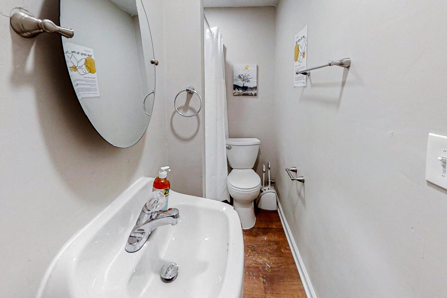 Bathroom(s)