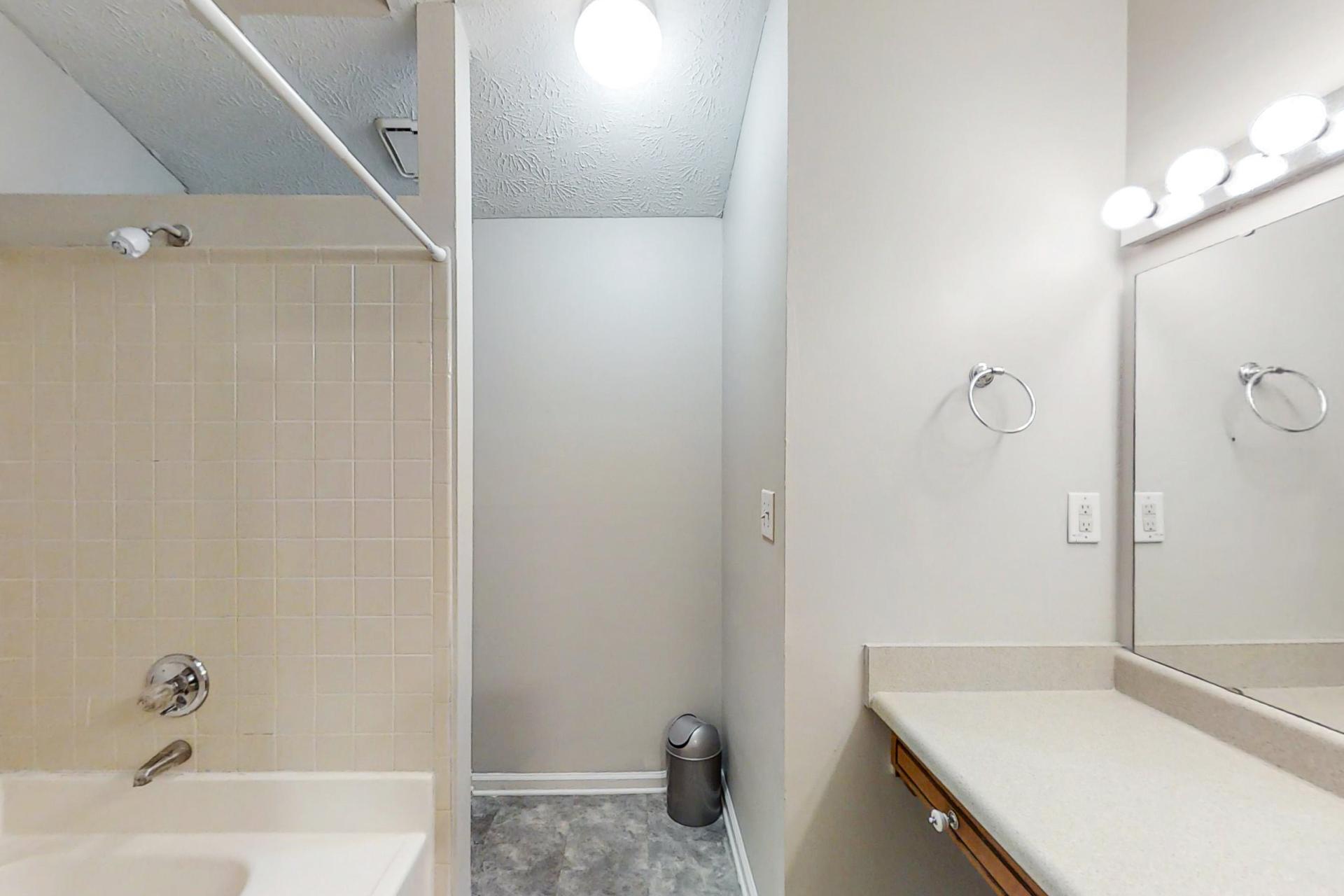 bathroom, detected: shower, bathtub