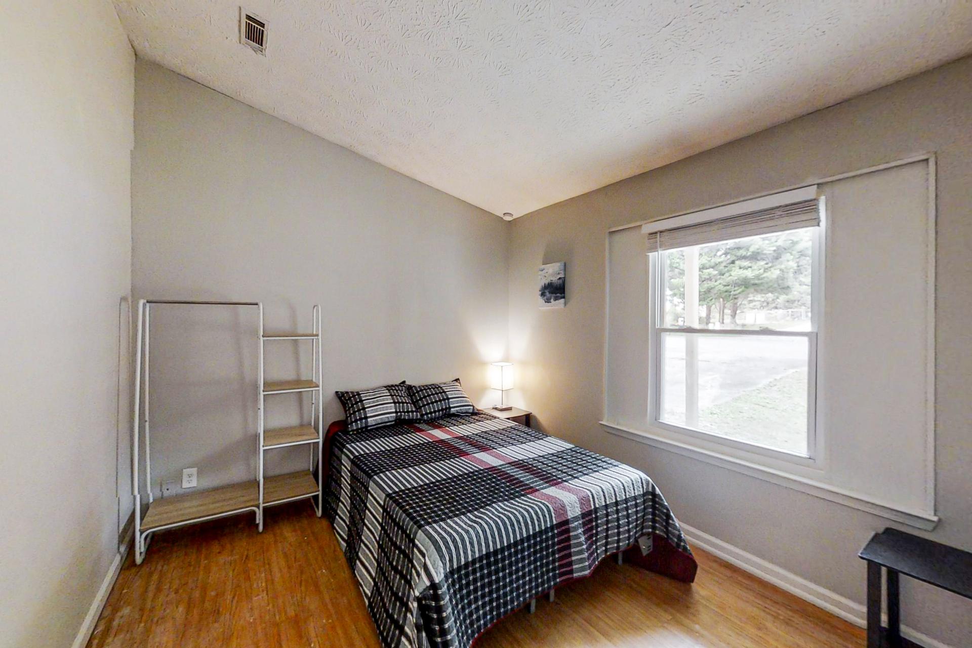 bedroom, detected: bed, window blind