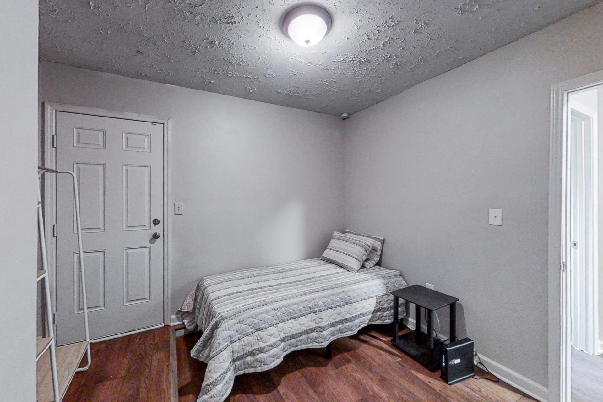 bedroom, detected: bed, window blind