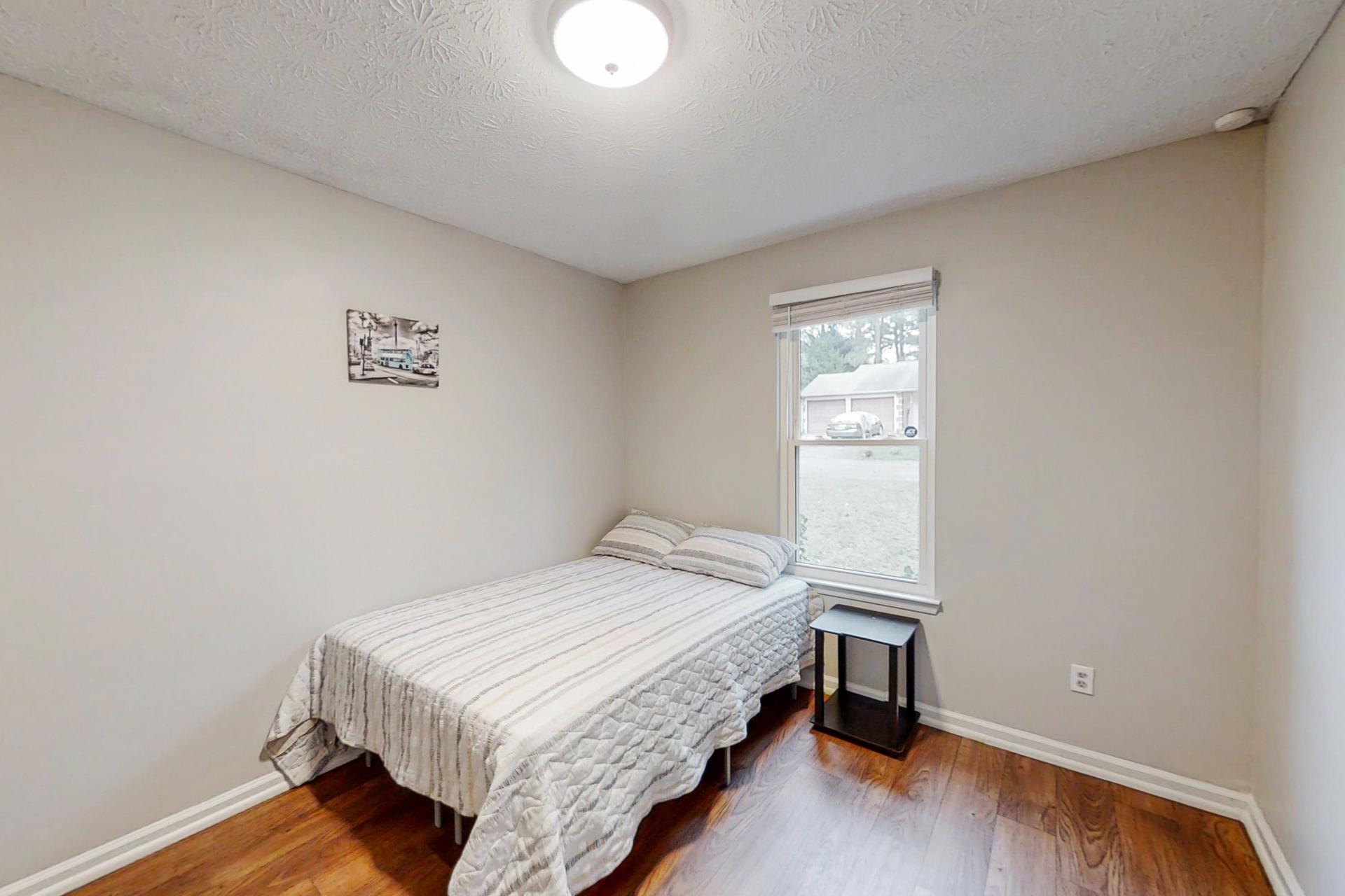 bedroom, detected: bed, window blind