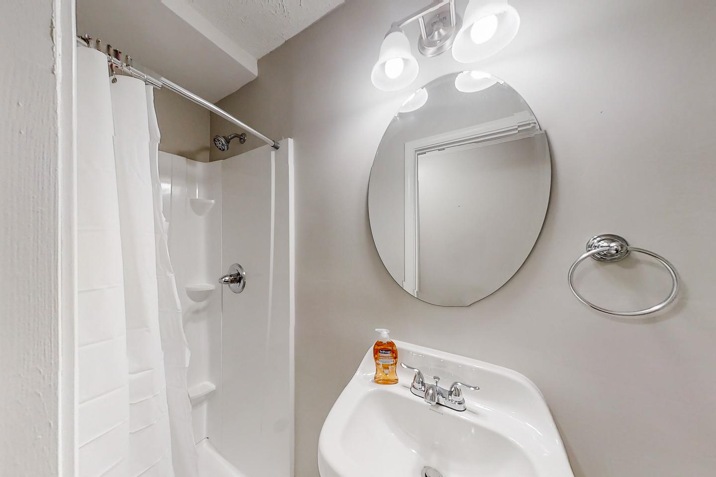 Bathroom(s)