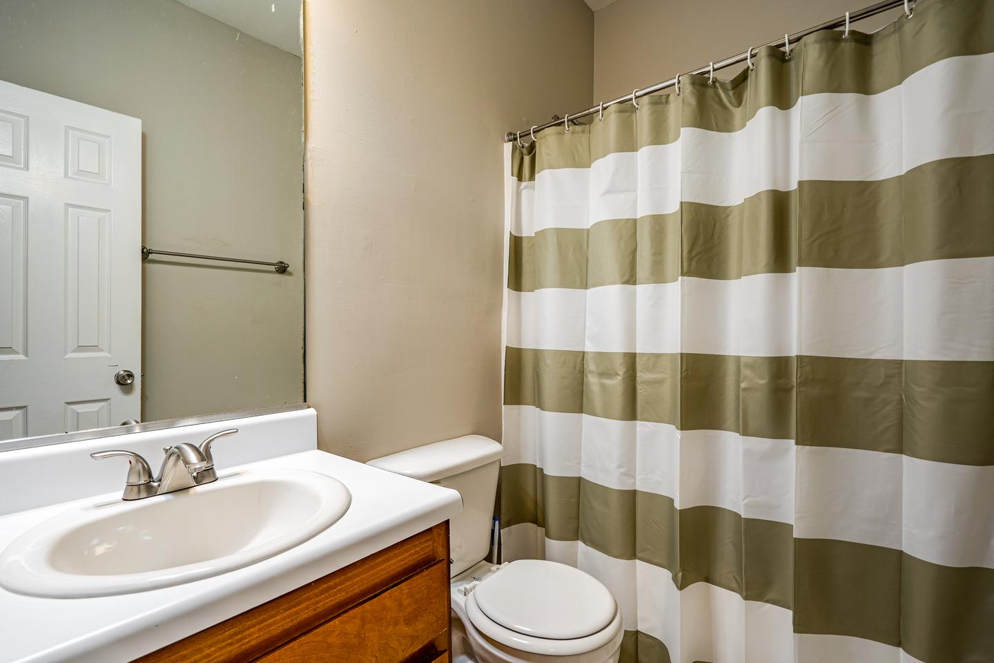 Bathroom(s)
