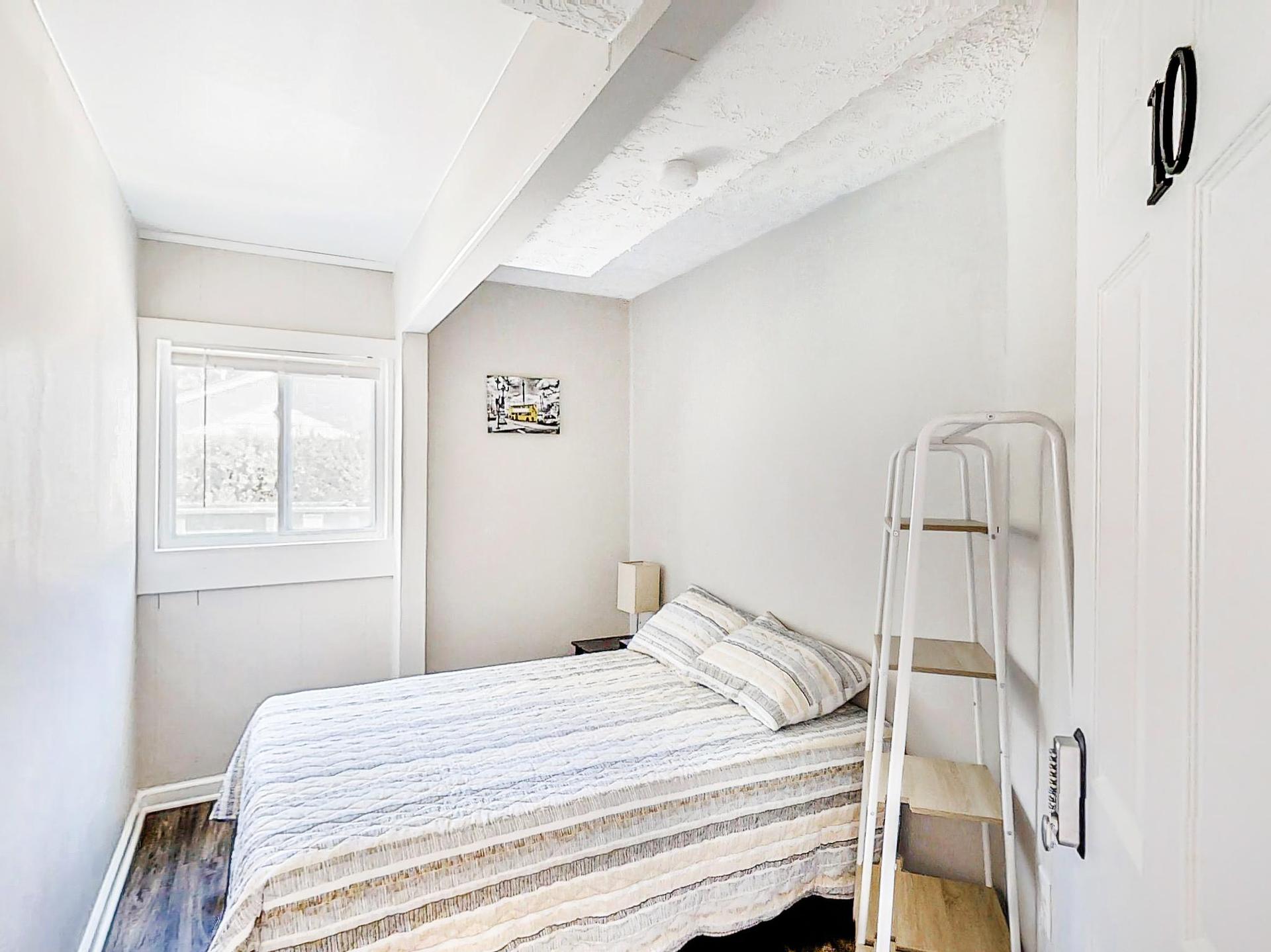 bedroom, detected: bed, fan