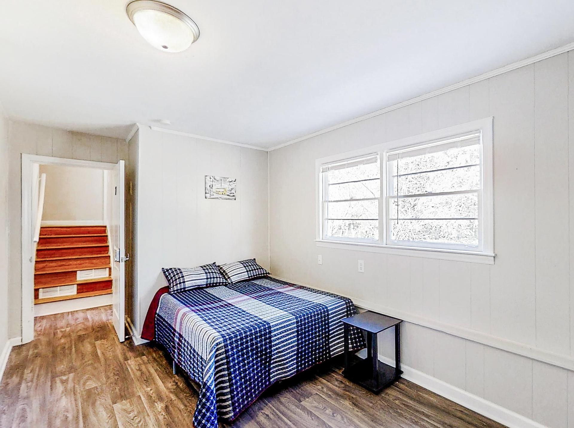 bedroom, detected: bed, stairway