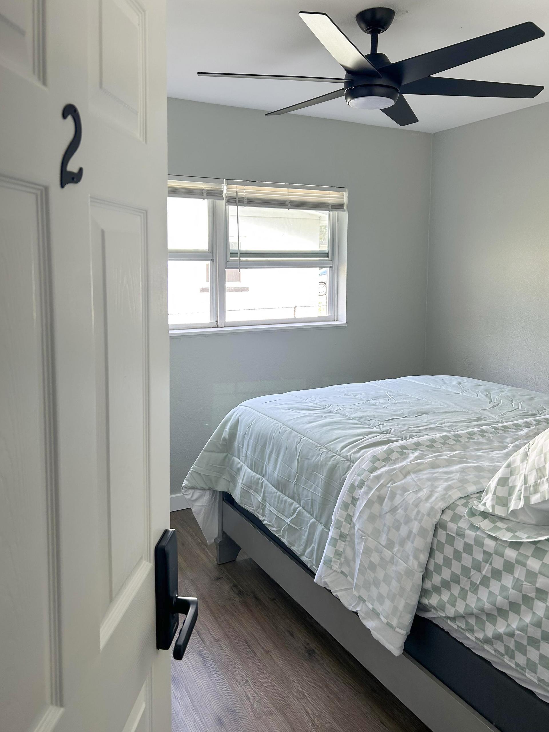 bedroom, detected:ceiling fan, bed