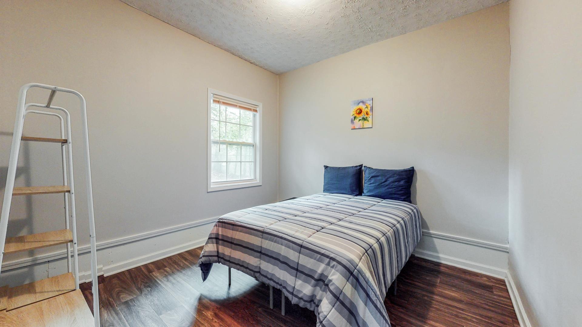 bedroom, detected: bed, window blind