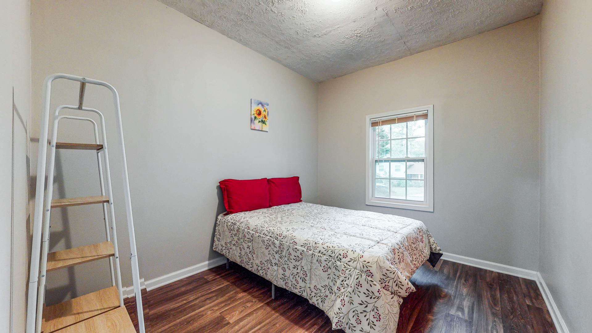 bedroom, detected: bed, window blind