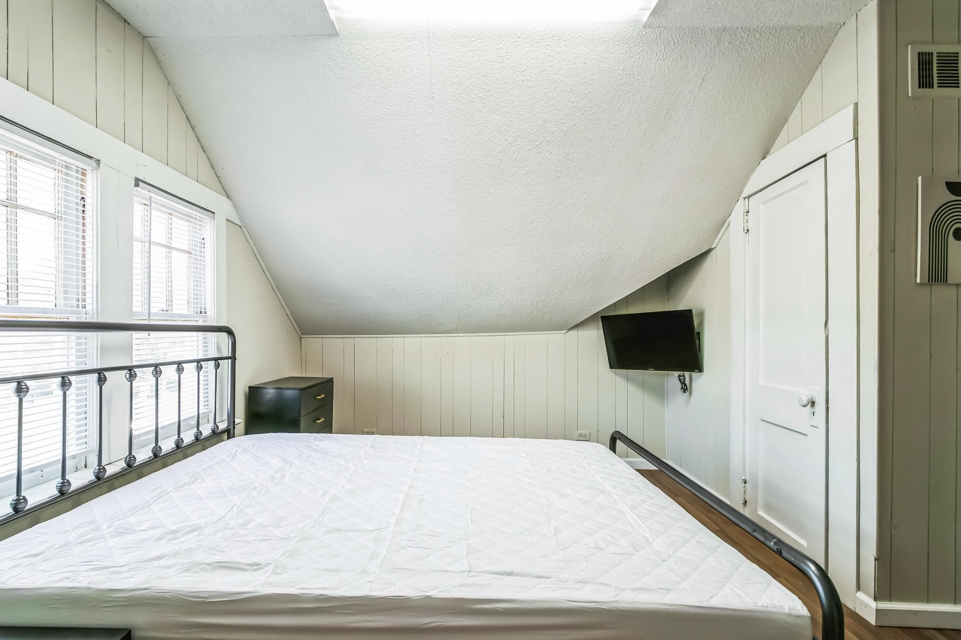 bedroom, detected:bed, ceiling fan