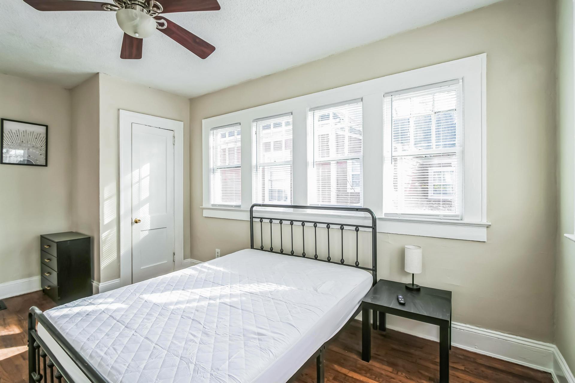 bedroom, detected:bed, window blind