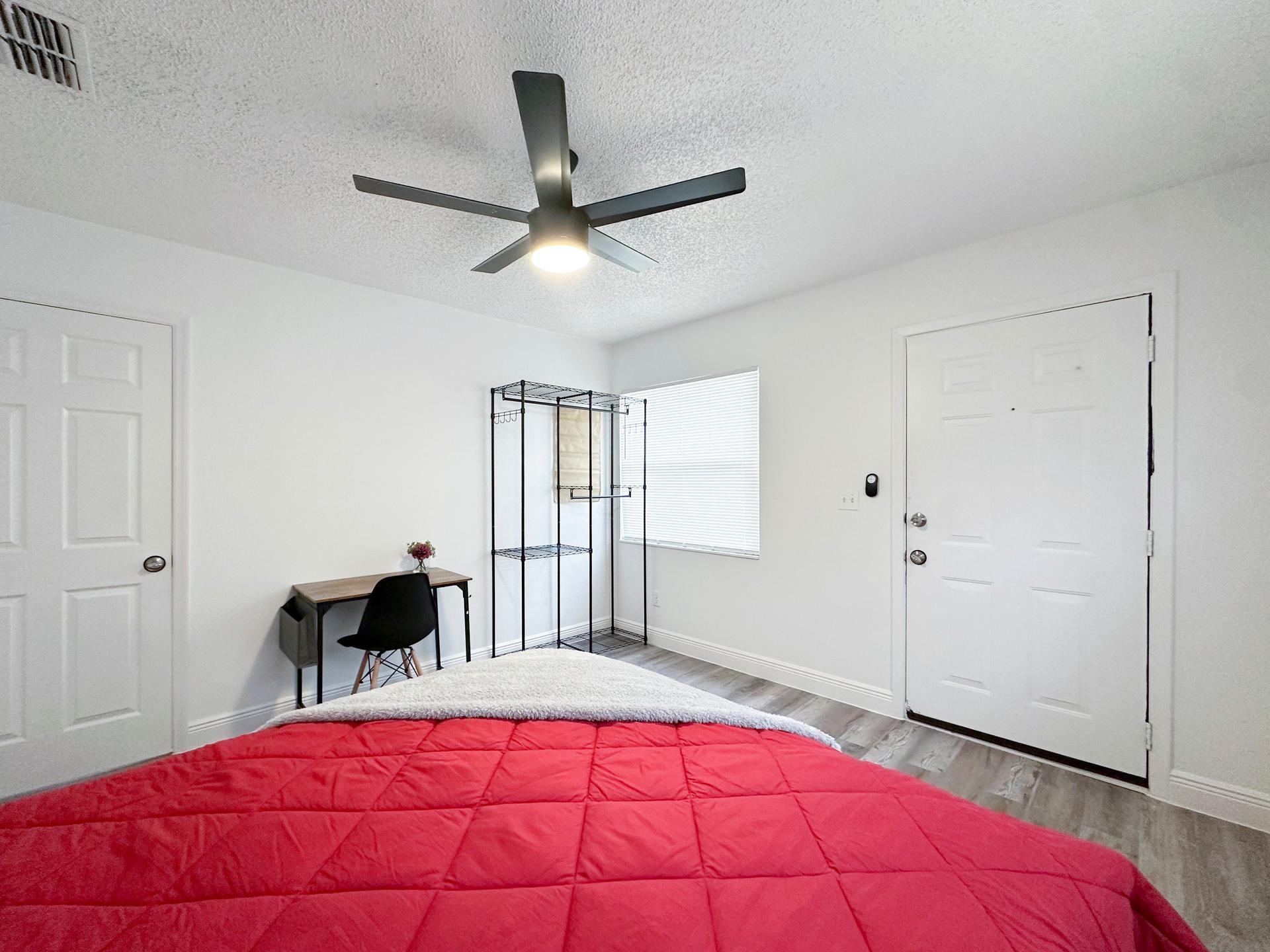 bedroom, detected:ceiling fan, bed