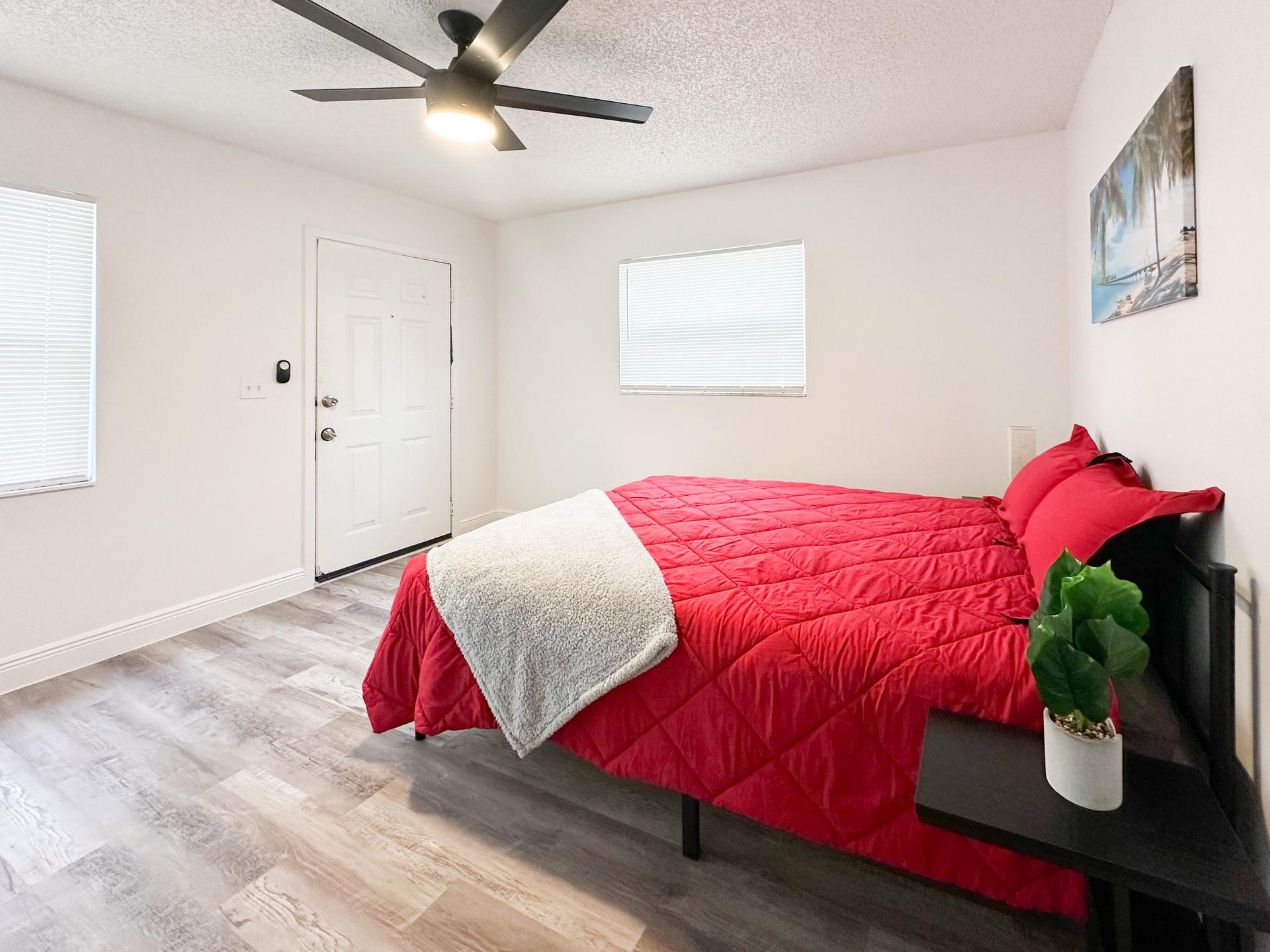 bedroom, detected:ceiling fan, bed