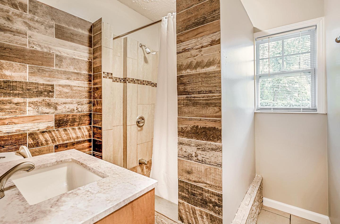 Bathroom(s)