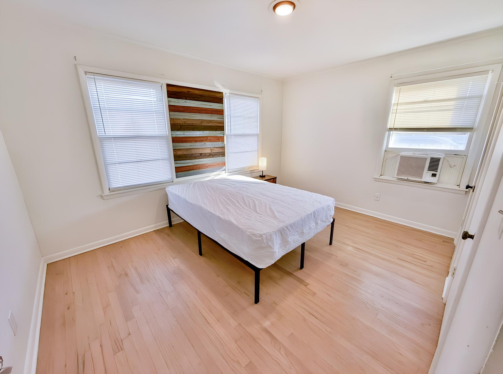 bedroom, detected:window blind, bed