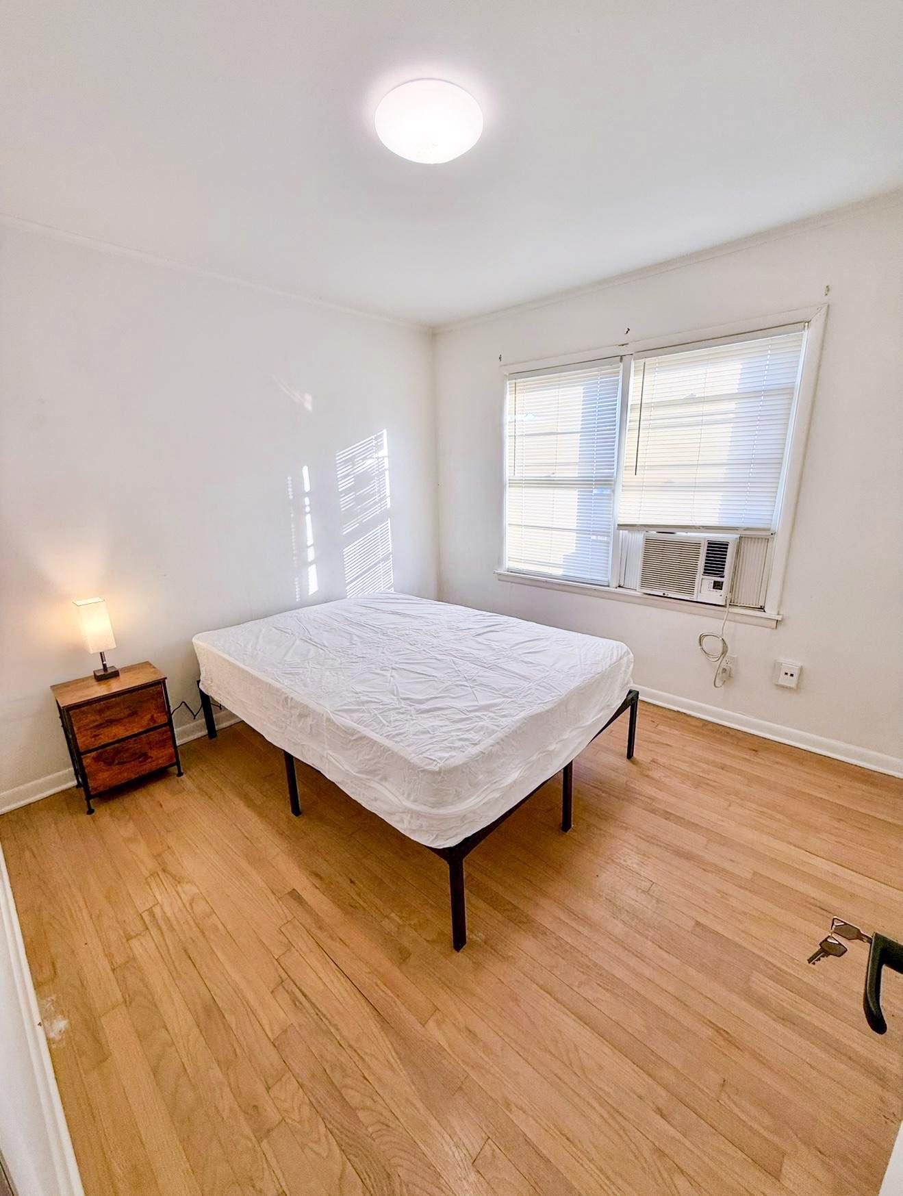 bedroom, detected:bed, window blind