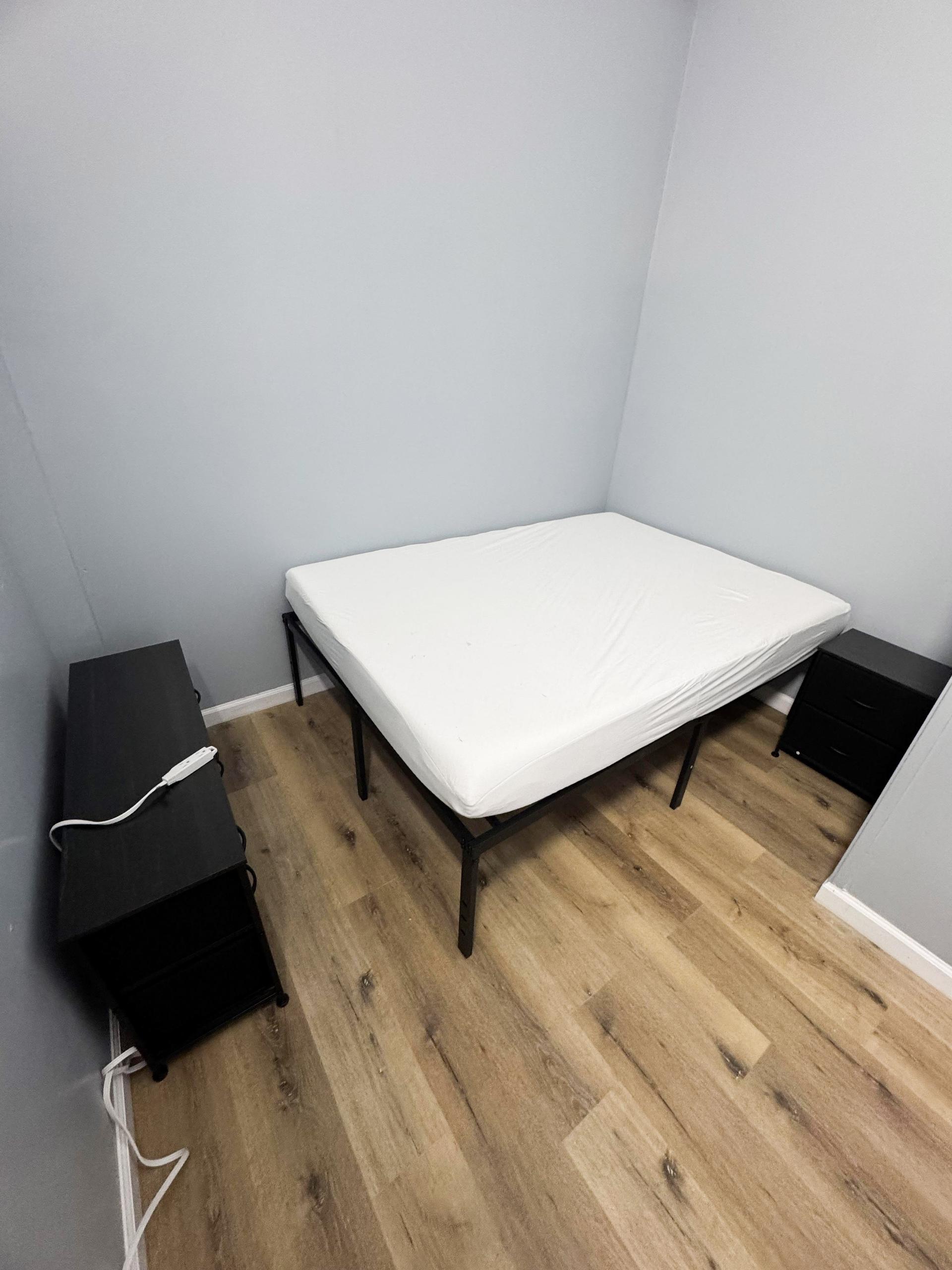 bedroom, detected:bed, window blind