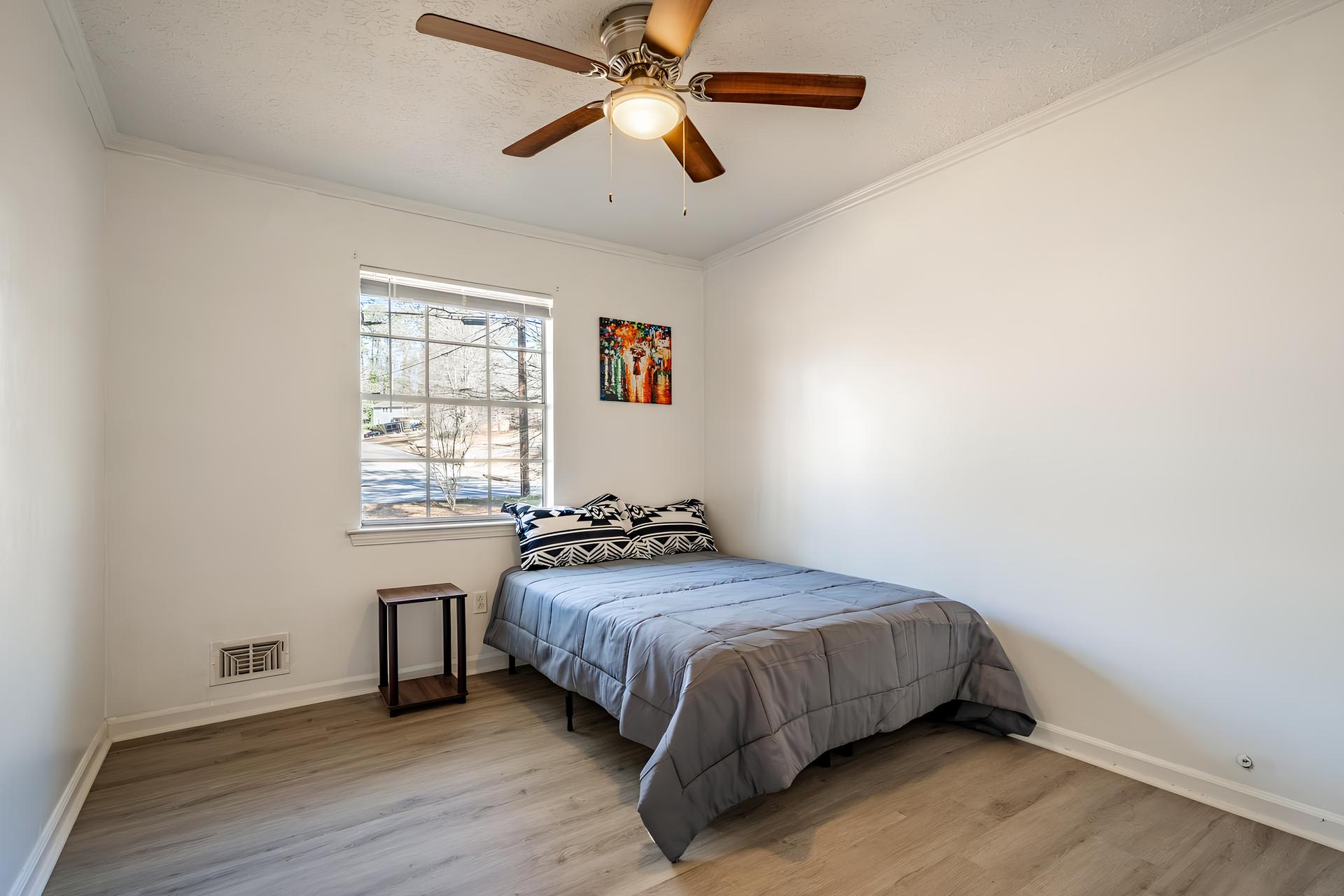 bedroom, detected:ceiling fan, bed
