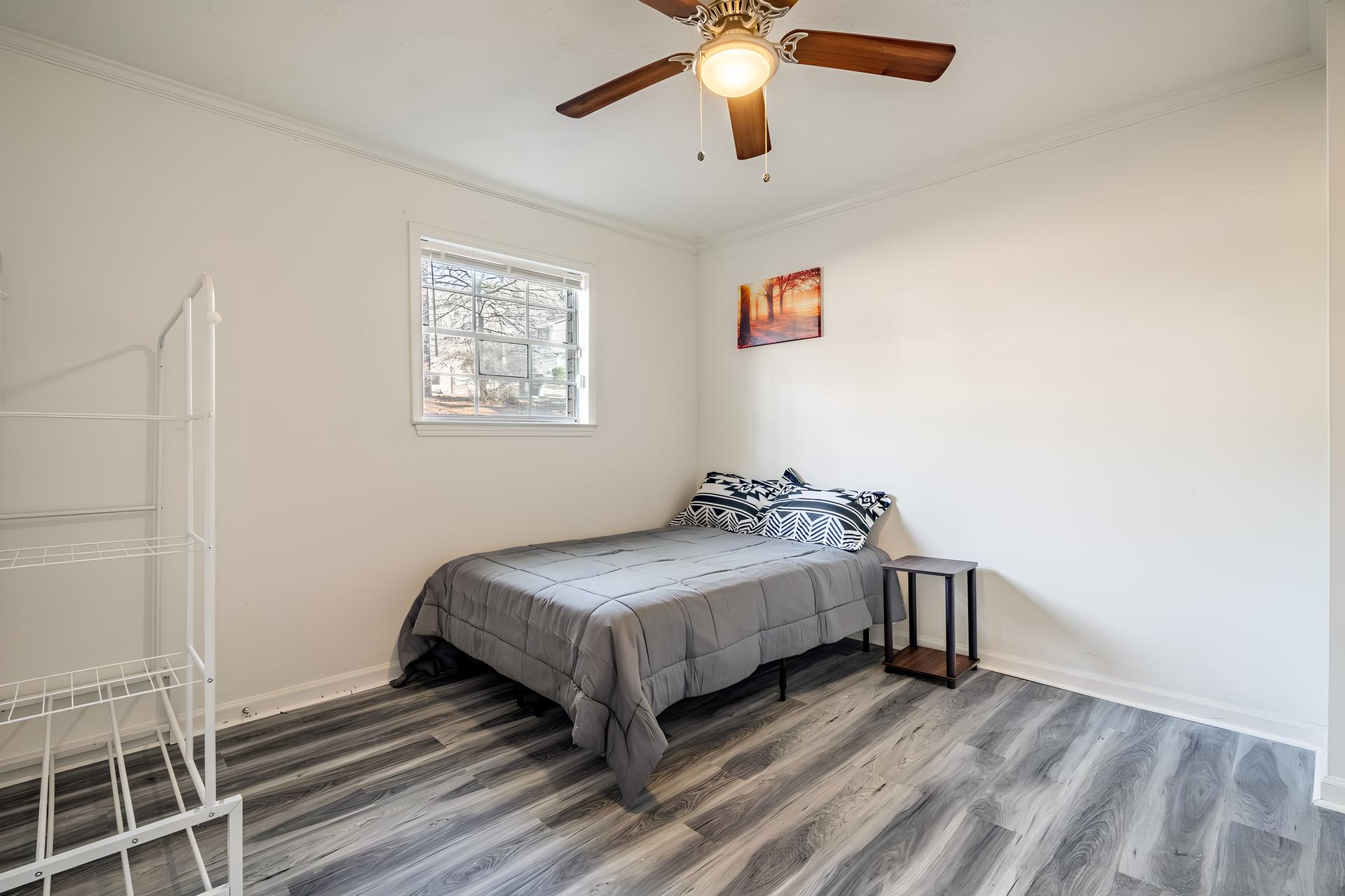 bedroom, detected:ceiling fan, bed