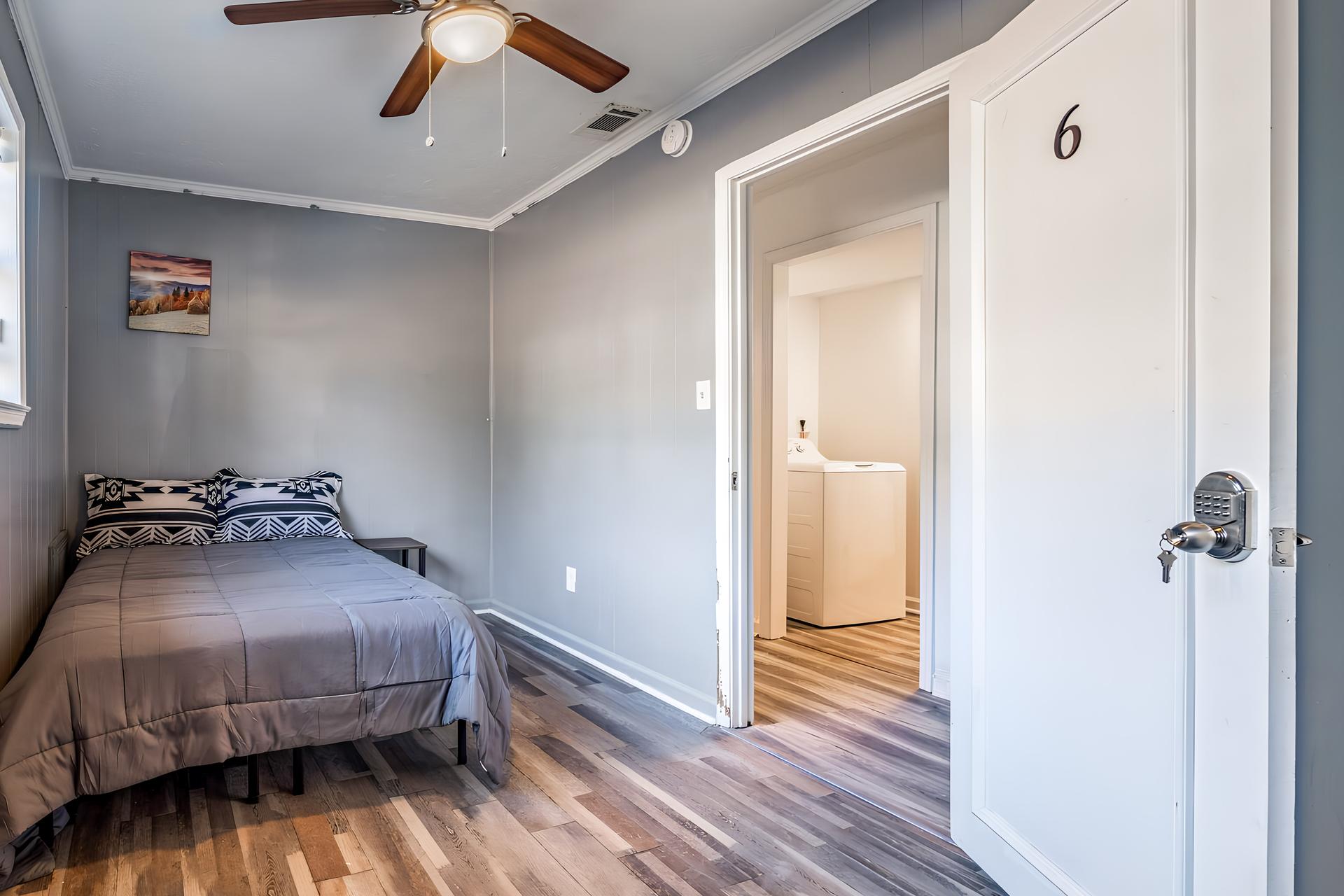 bedroom, detected:ceiling fan