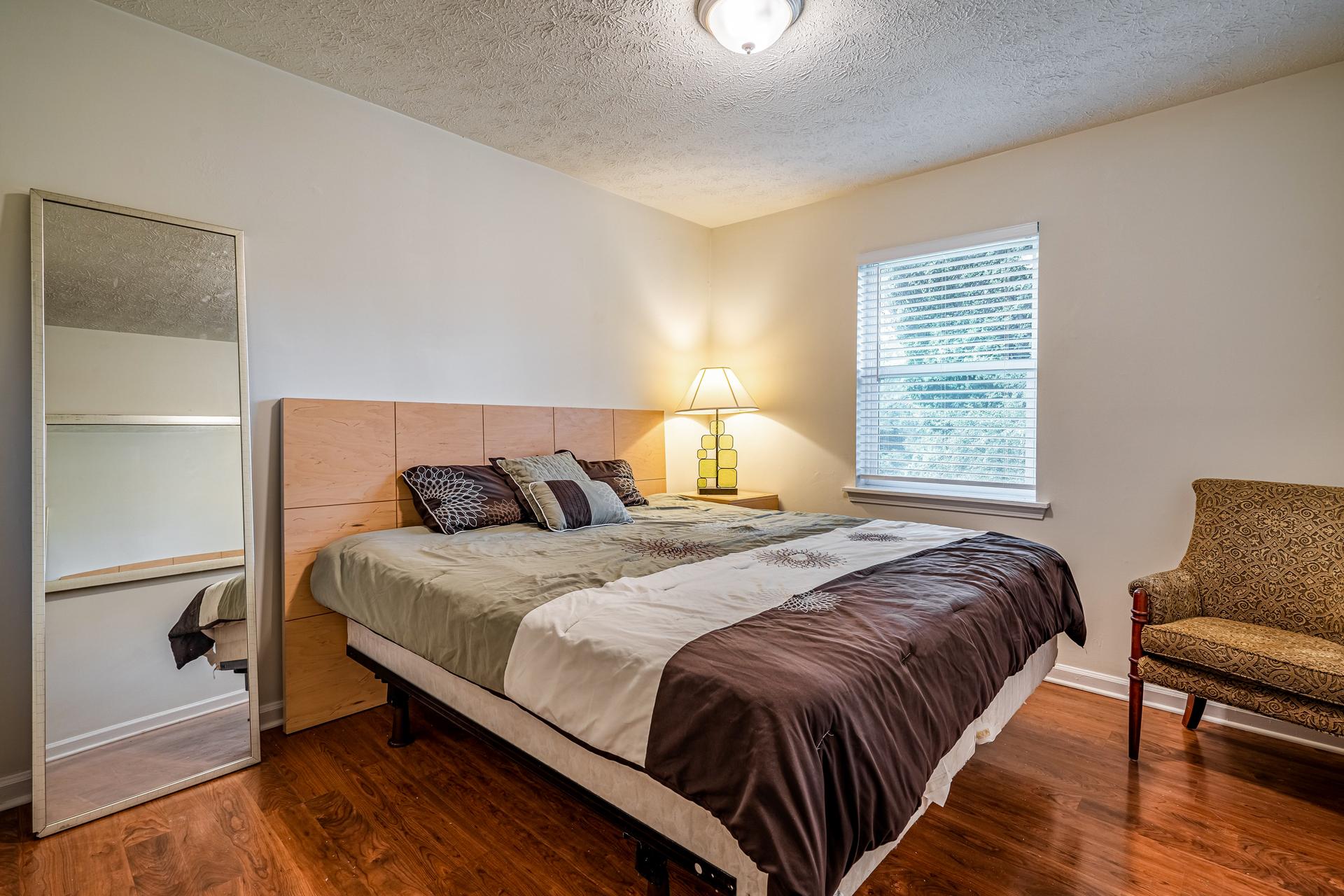 bedroom, detected: bed, window blind