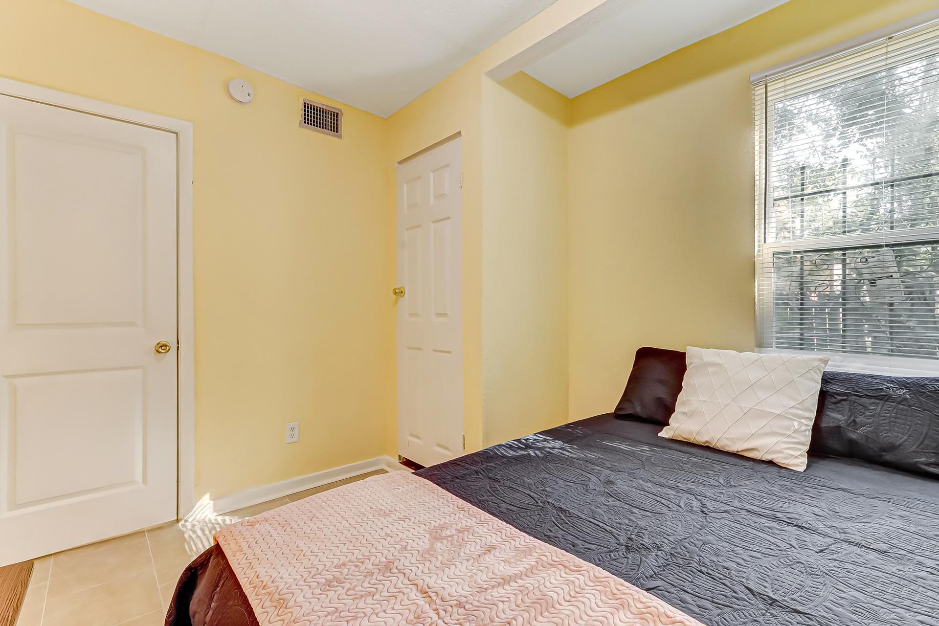 bedroom, detected: bed, window blind
