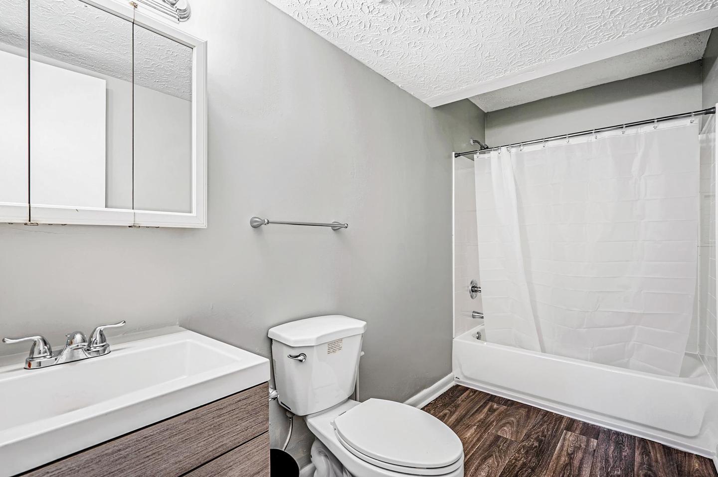 Bathroom(s)