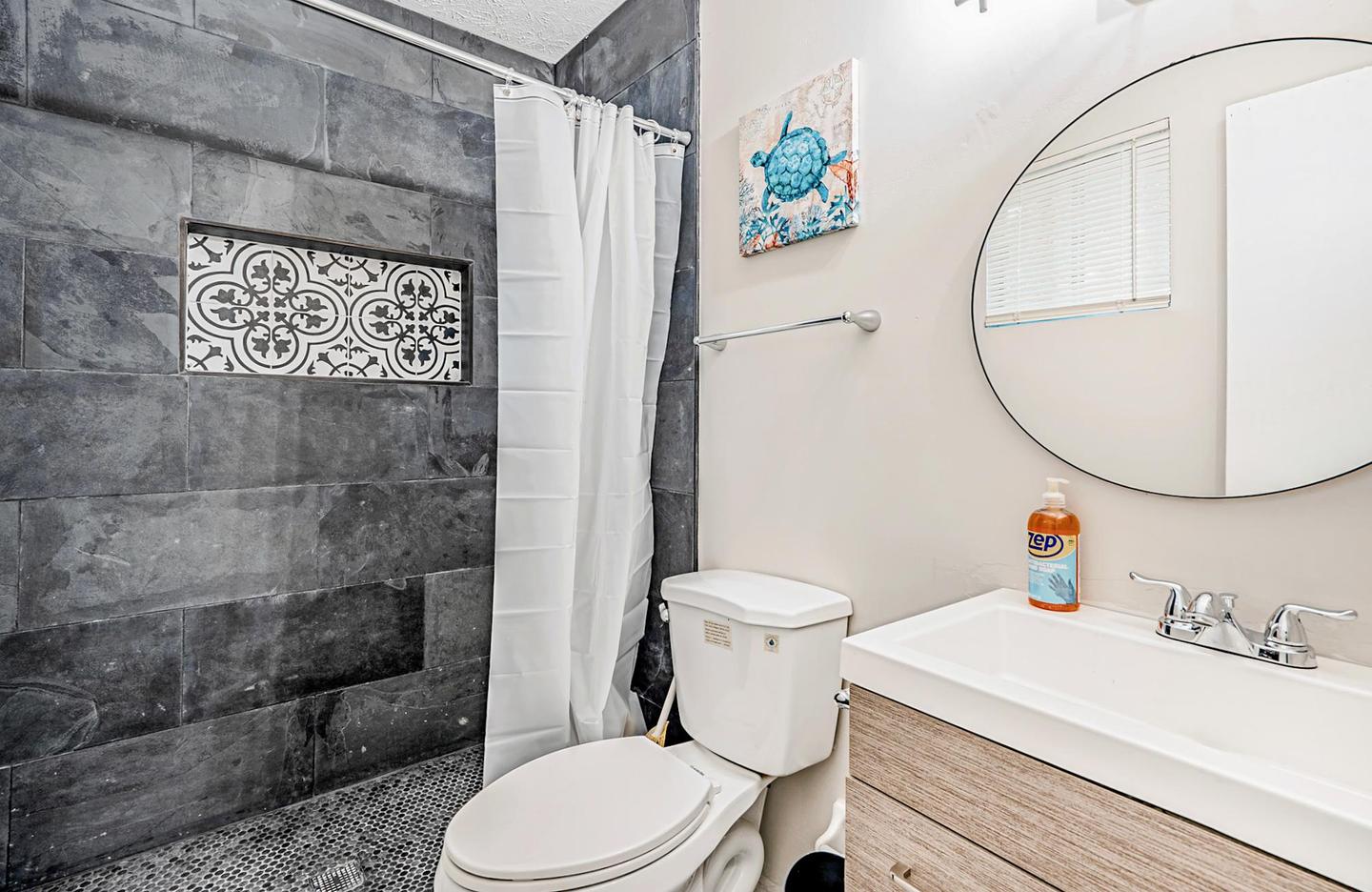 Bathroom(s)