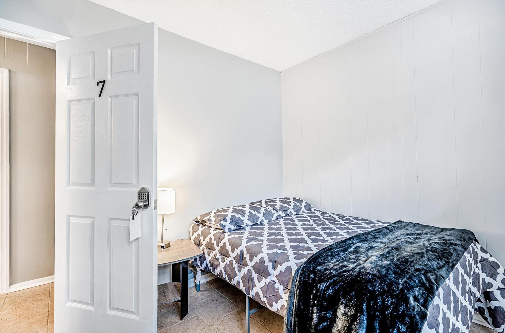 bedroom, detected: bed