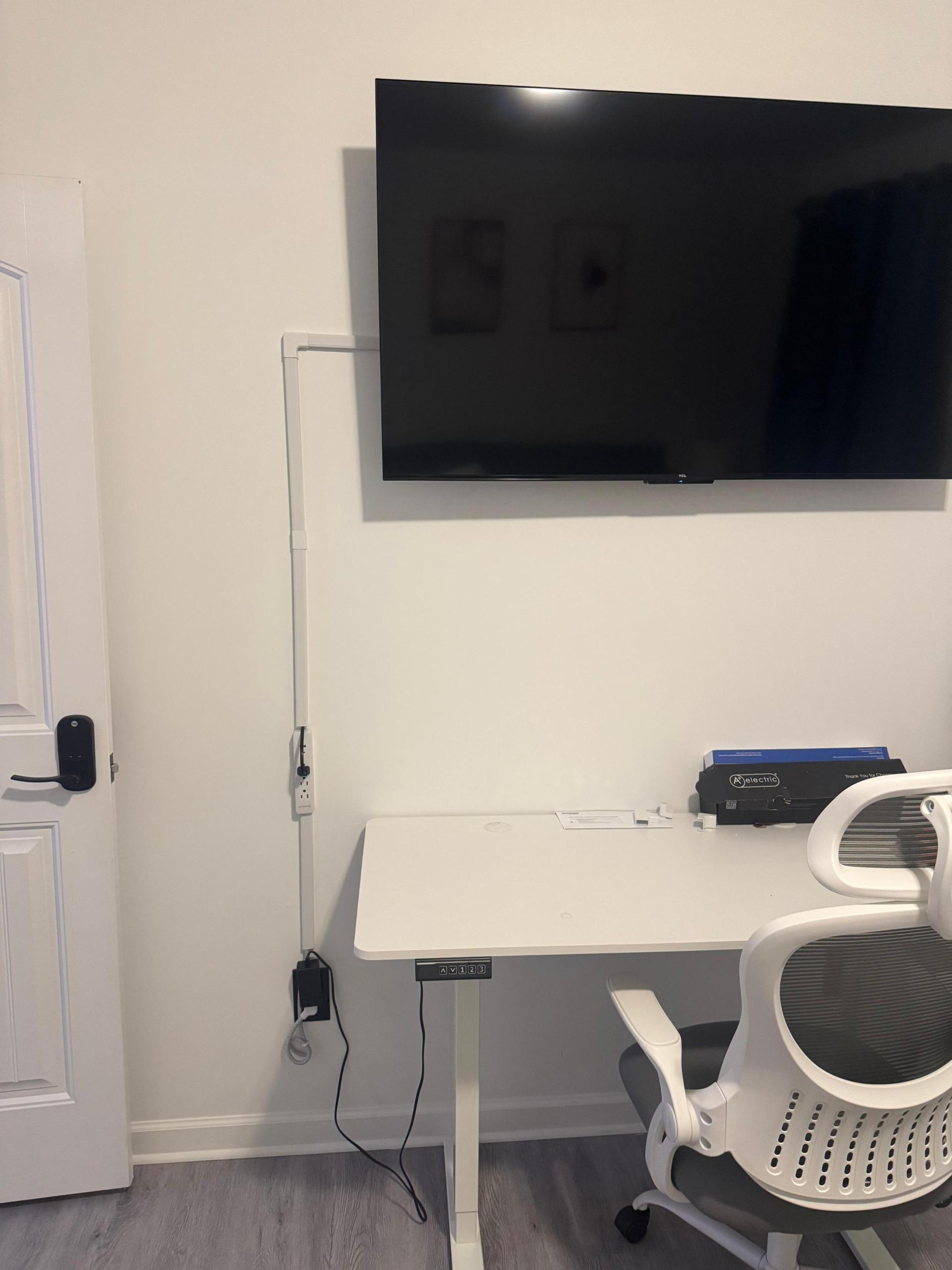 Bedroom 6 Flat screen TV and computer desk view