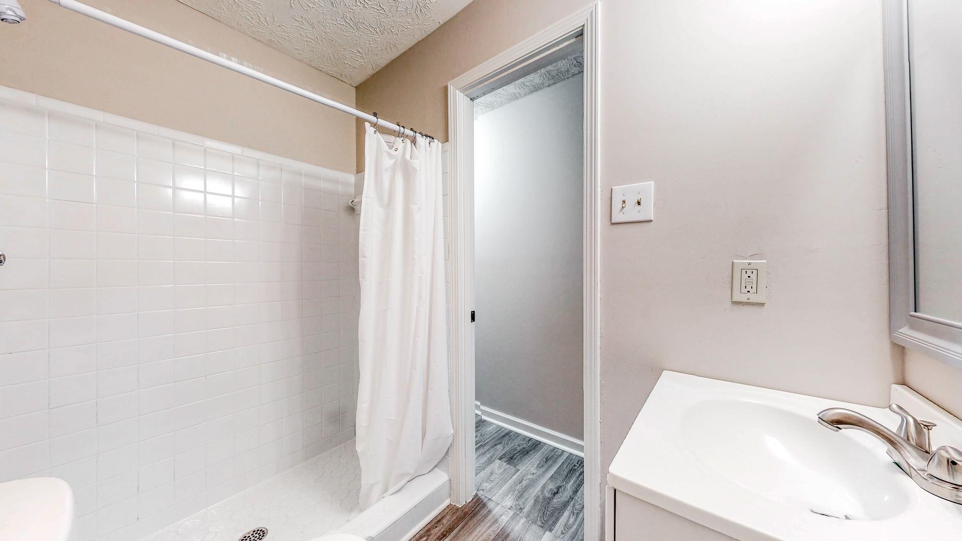 Bathroom(s)